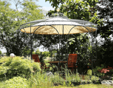 Pavillon Florenz in pulverbeschichteter Ausfuehrung mit Sonnensegel in einem gruenen Garten
