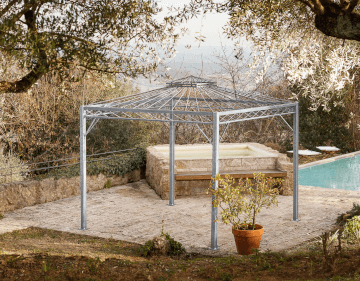 Pavillon Trento feuerverzinkt bei einem Pool in einem Garten